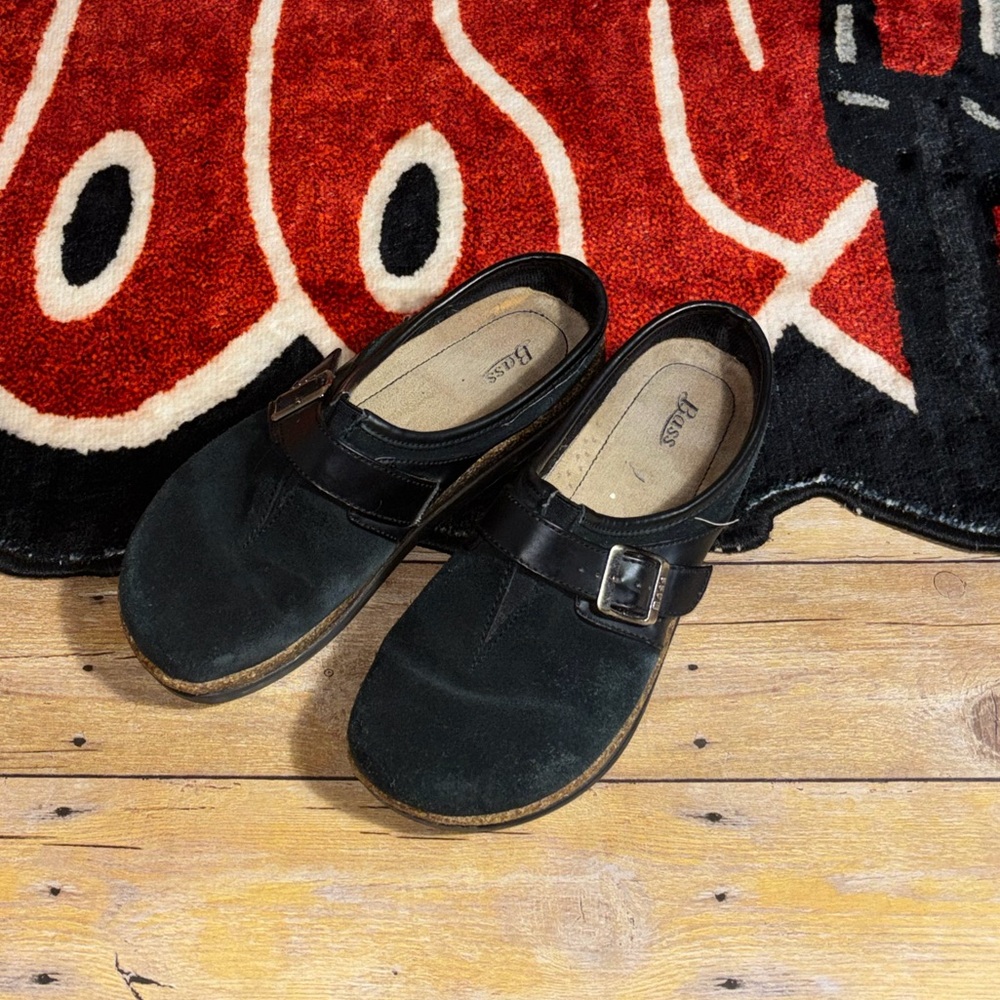 Bass Women’s Black Suede Clogs